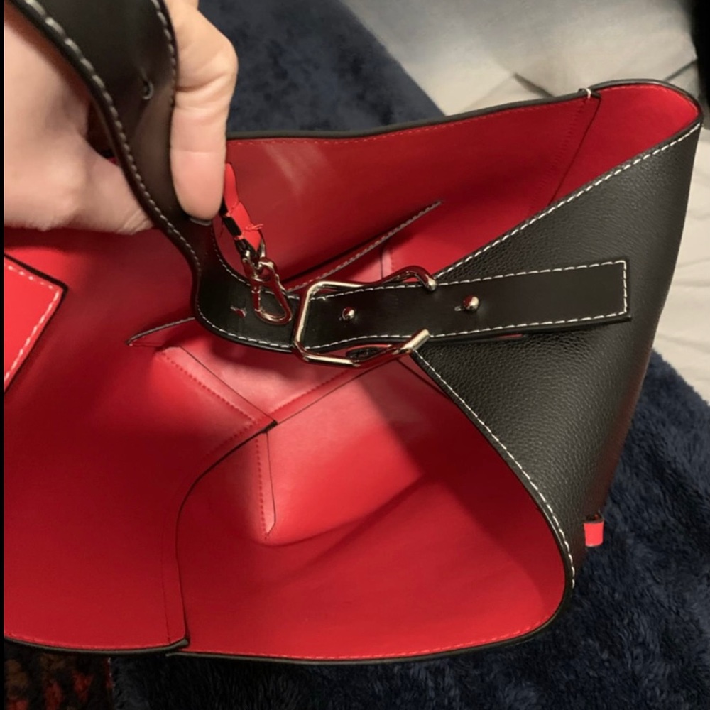 It’s a tote bag nice and good shape